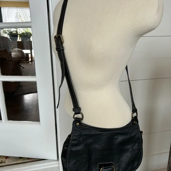 Frye all leather mail pouch style handbag. - Picture 6 of 7